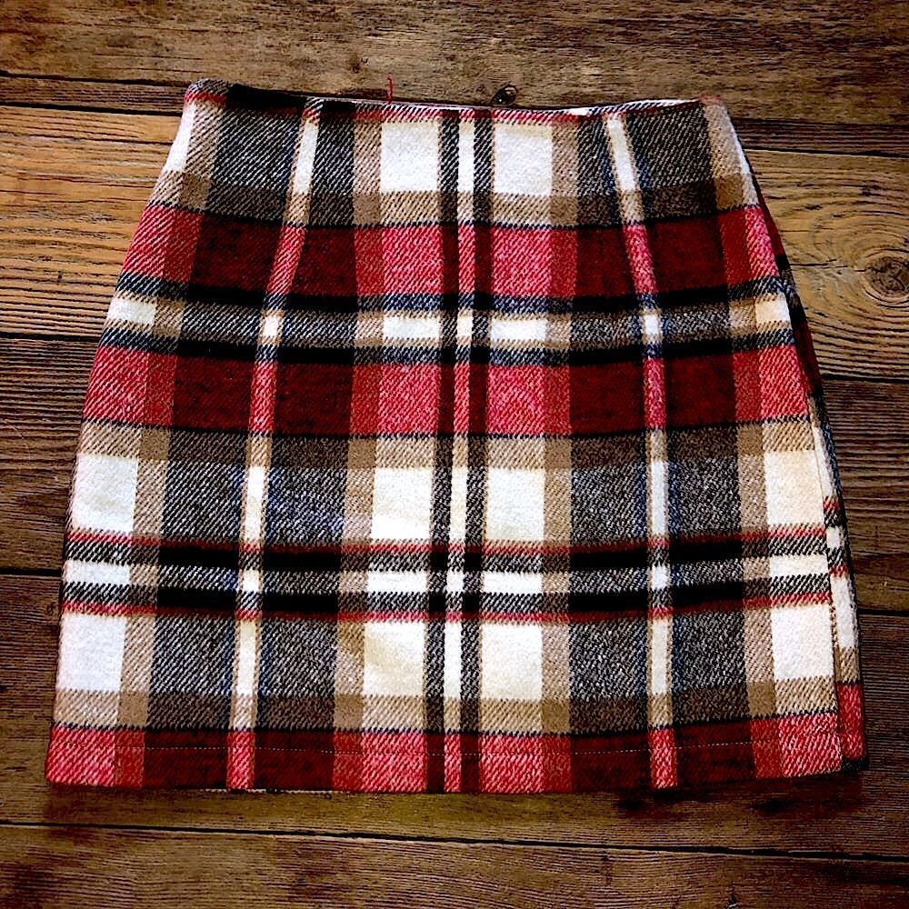 SET😍 plaid fleece skirt size Xs and Feathers top adjustable both NWOT